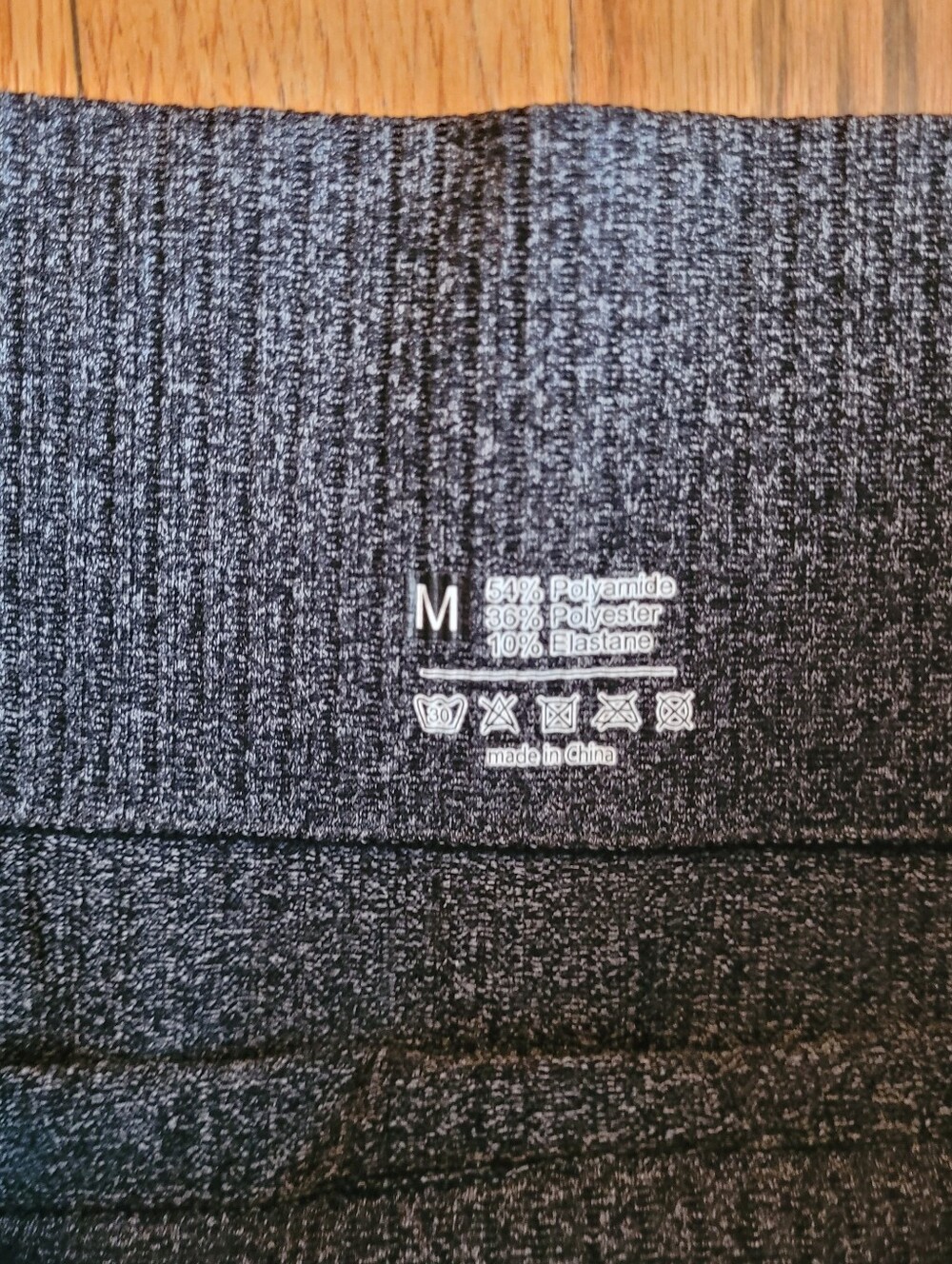 Ribbed Stretchy Flared Yoga Pants in Dark Gray Size Medium Excellent Condition - Picture 8 of 9